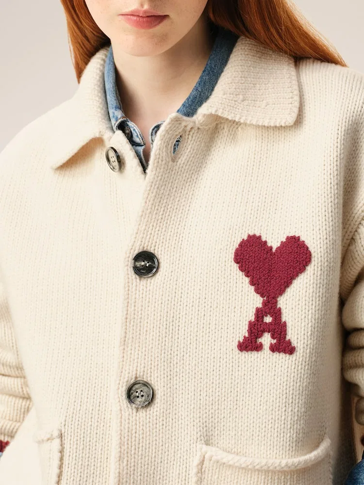Кардиган поло с контрастными манжетами, модель Polo Cardigan, бренд AMI PARIS, Moonlight/Red Sun — фото 3