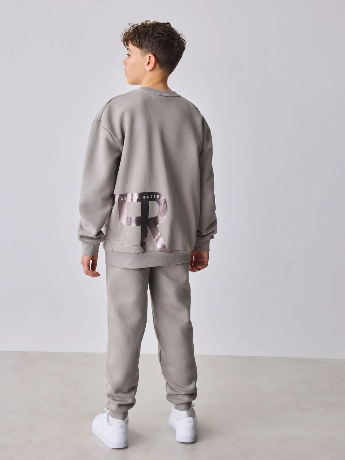 Комплект из свитшота и джоггеров, Oversized Letter Graphic Print Baker by Ted Baker, угольный серый — фото 3