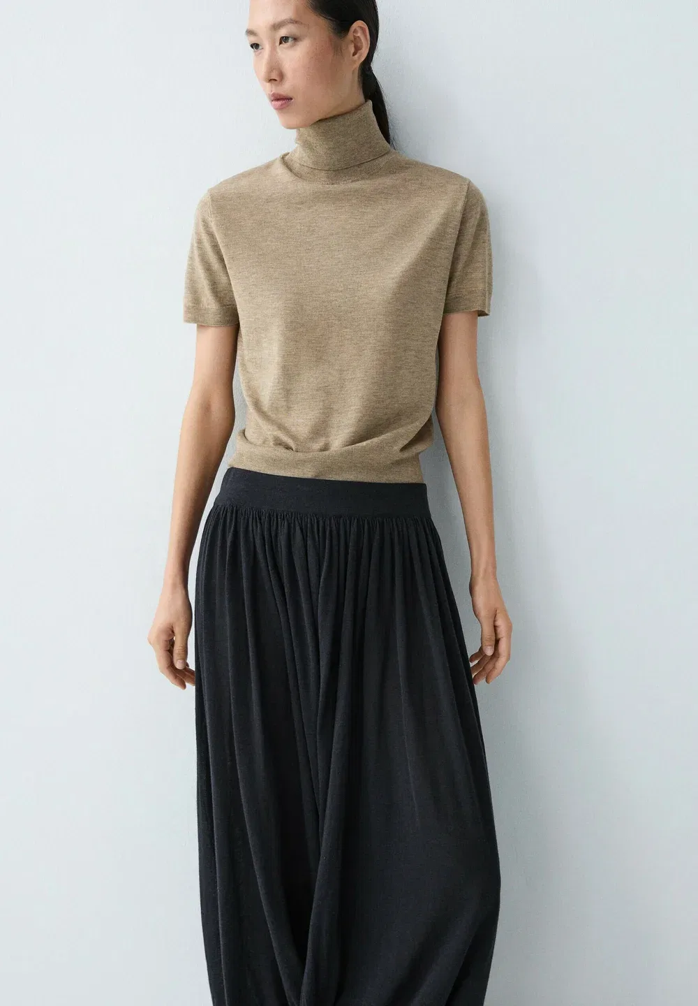 Свитер с высоким воротником из смесовой шерсти - базовая футболка Massimo Dutti, Beige — фото 3