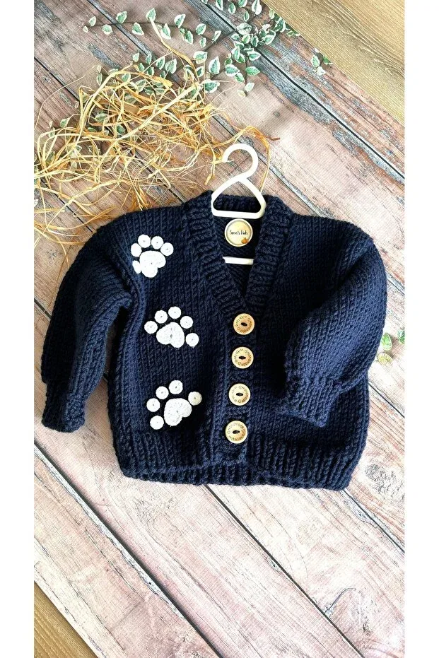 Детский кардиган для мальчиков с принтом Hand knitted paw patterned navy blue color baby boy cardigan Seraskids, Navy Blue — фото 4