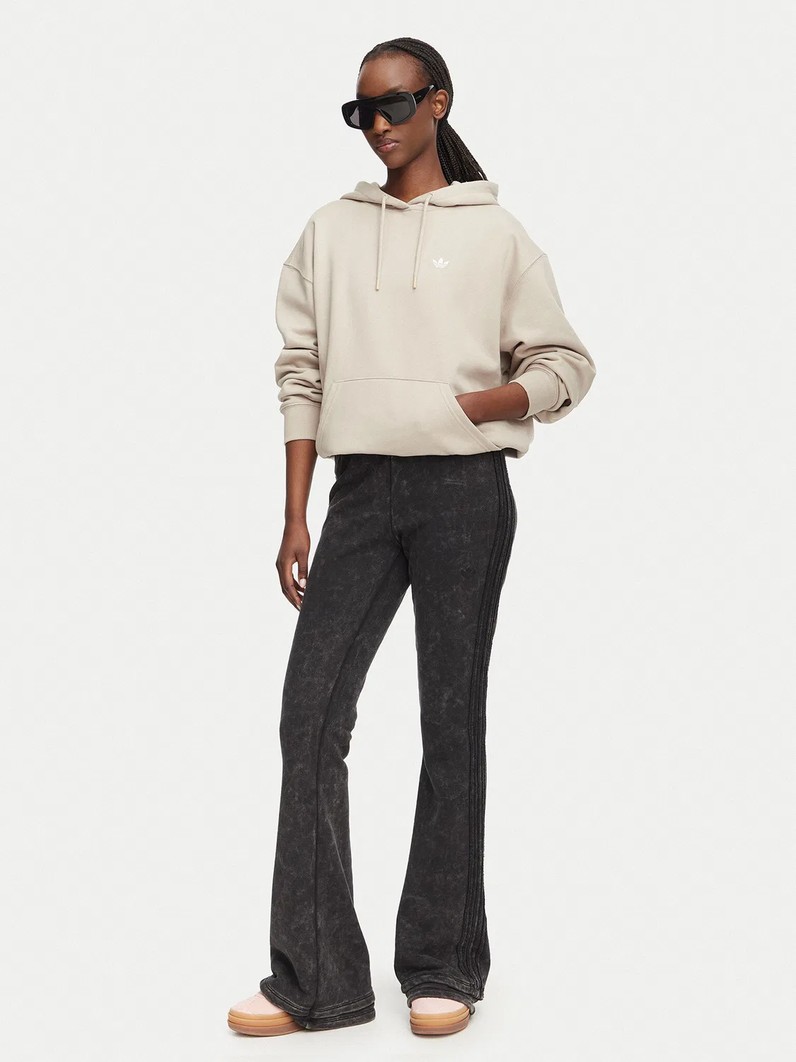 Женский свитшот оверсайз Essentials Oversized Fleece Hoodie Adidas, бежевый — фото 2