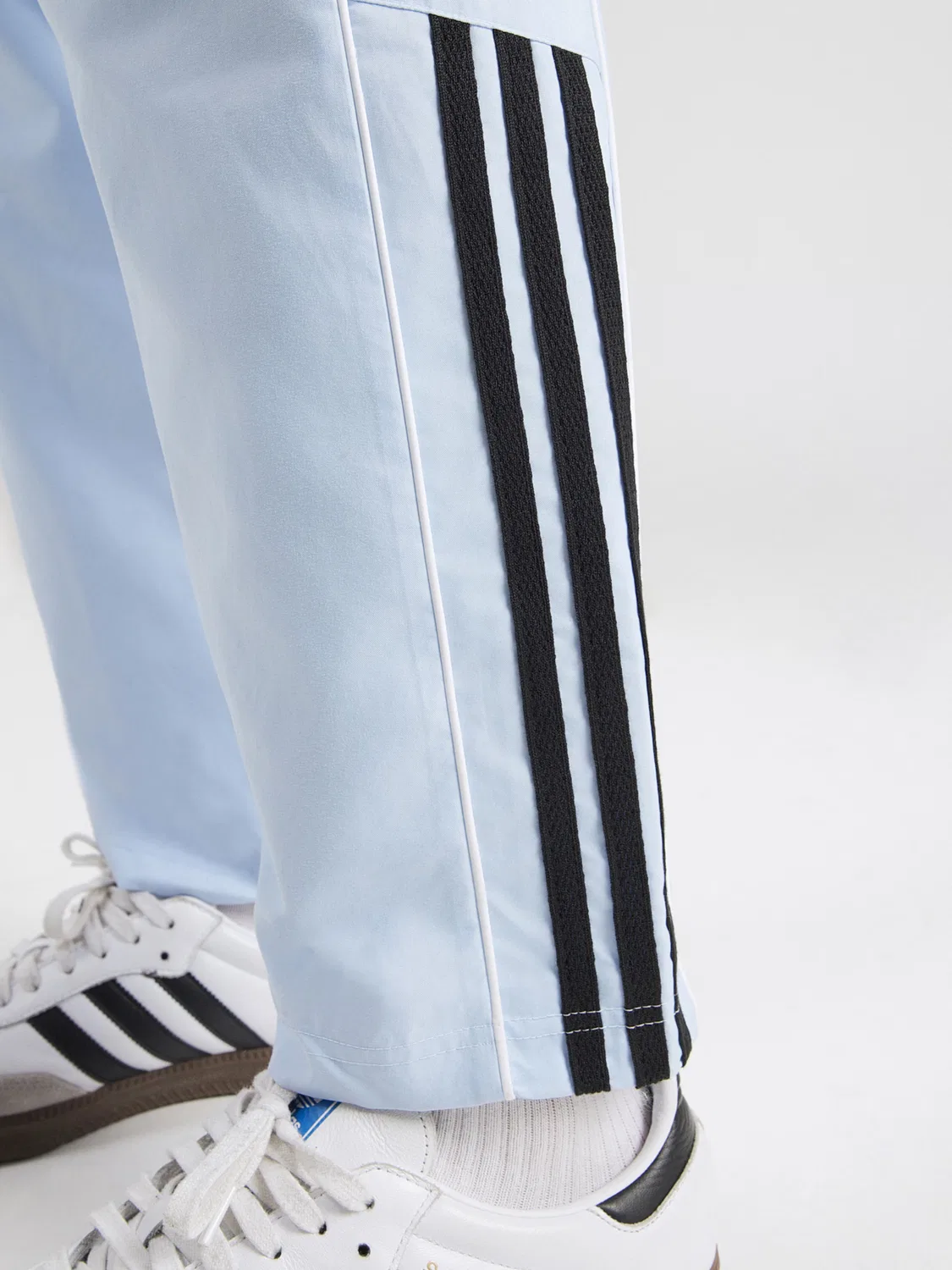 Брюки Adidas Originals Regular Pants небесно-голубого цвета — фото 2