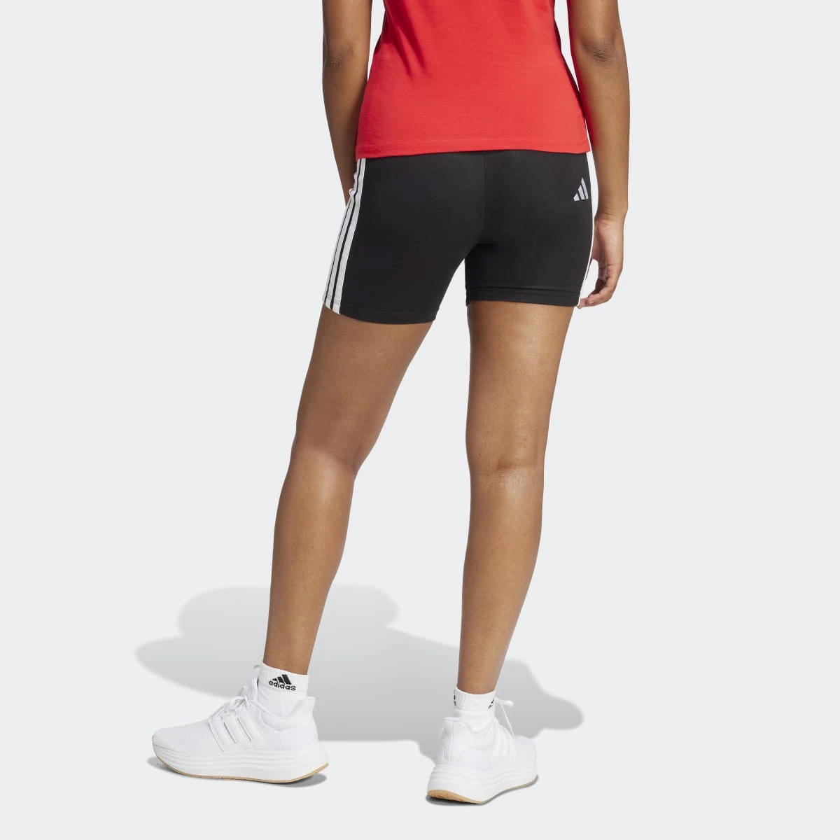 Короткие леггинсы женские байкерские с высокой талией и тремя полосками Adidas Essentials, черный — фото 2