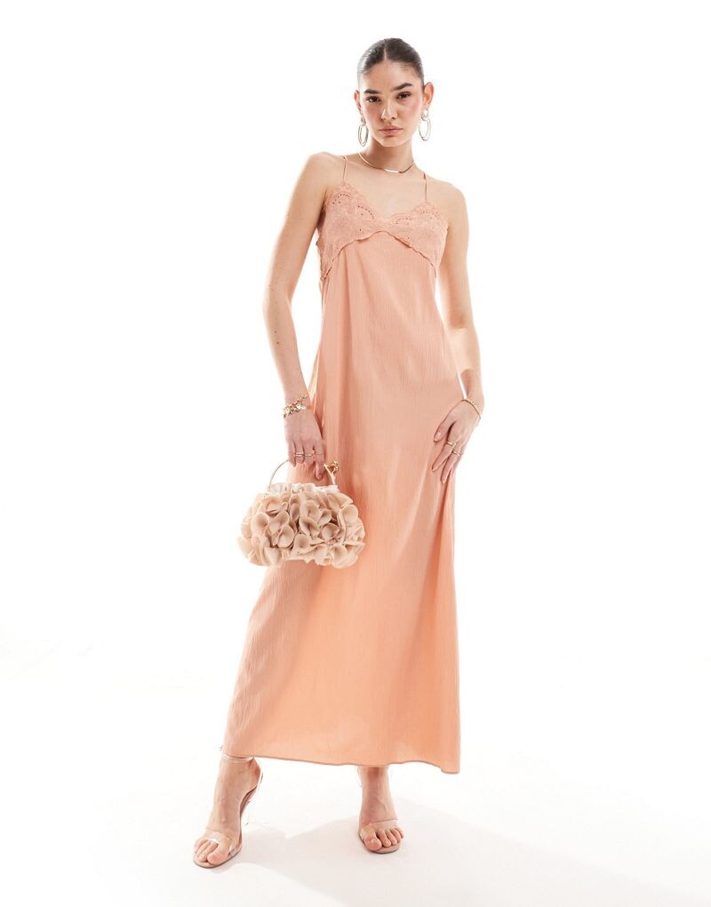 

Терракотовое фактурное платье макси Pretty Lavish