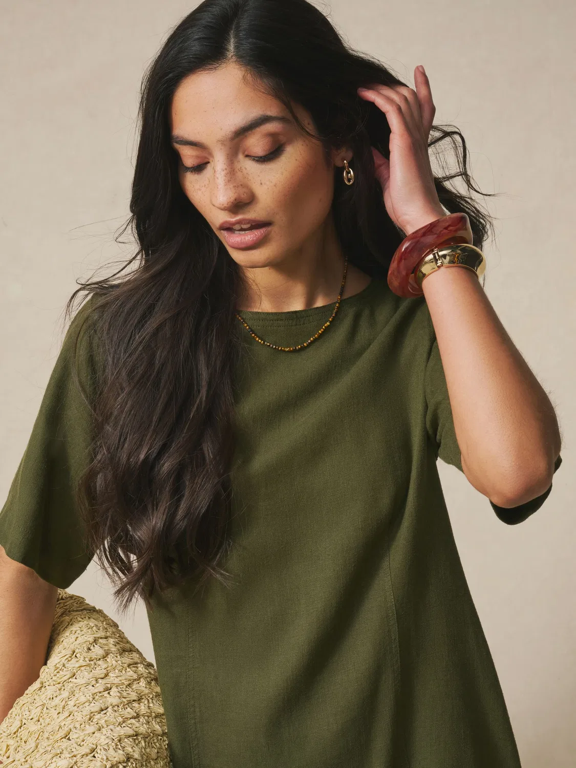 Платье-футболка мини с пуговицами на спине, Khaki Green Next — фото 3