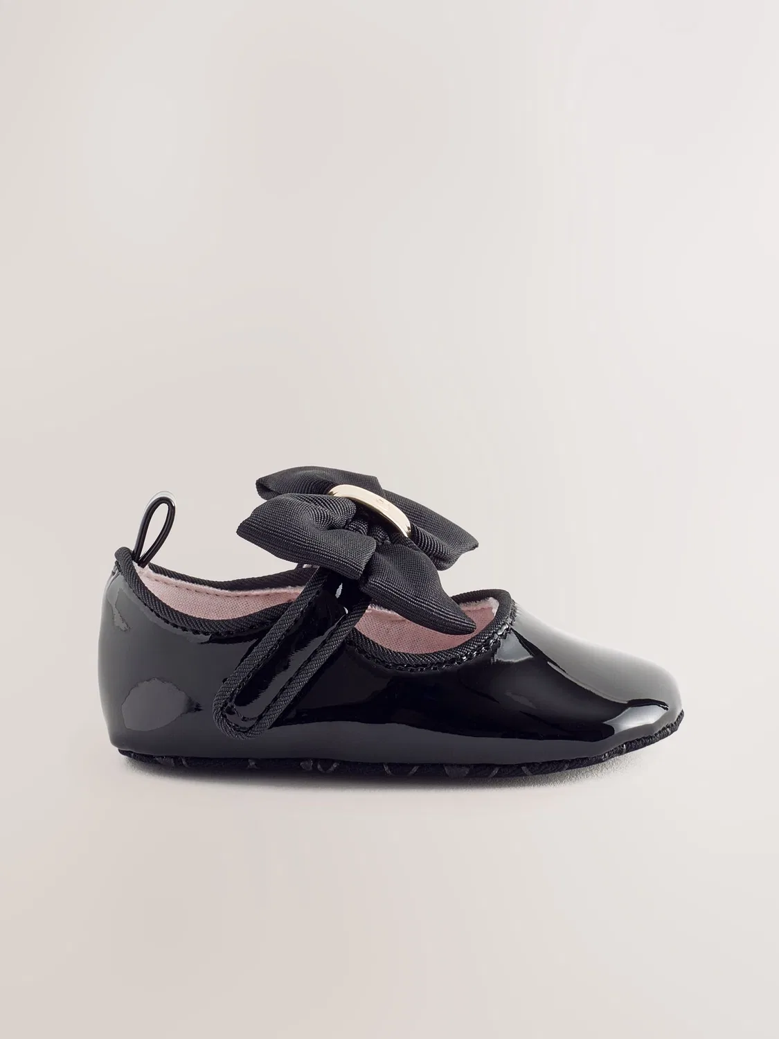 Ботиночки-пинетки с бантом Baker by Ted Baker, черный лакированный — фото 2