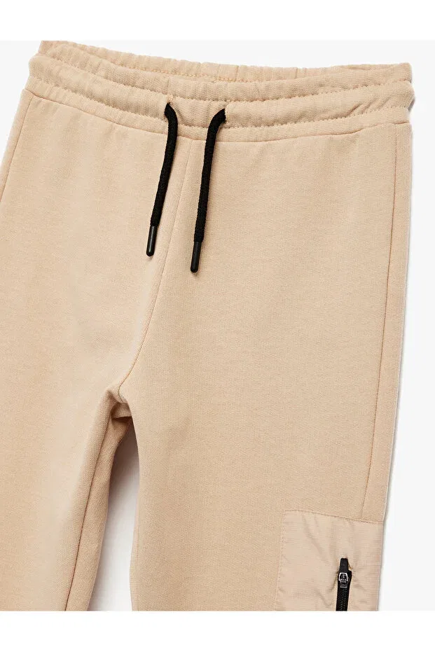 Детские спортивные штаны для мальчиков с принтом Three Thread Raised Print Zipper Pocket Lace-up Waist Jogger Koton, Beige — фото 3