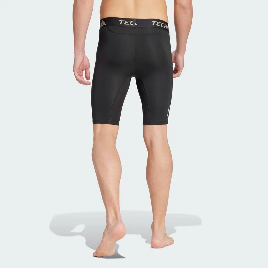 Спортивные шорты-скинни ADIDAS PERFORMANCE 'TECHFIT Compression Training Short' черного цвета — фото 3