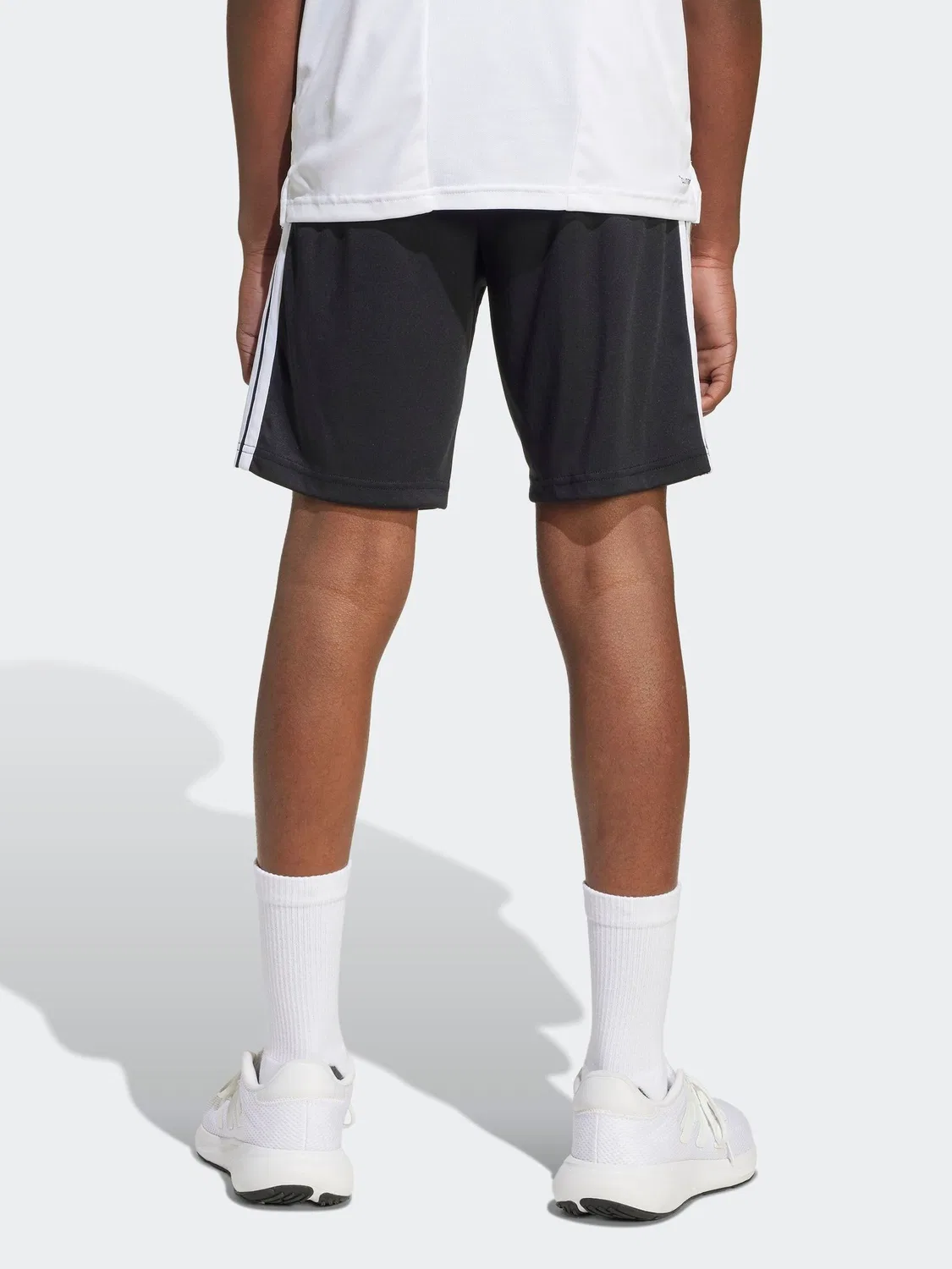 Шорты для мальчиков Train Essentials 3-Stripes adidas, черный — фото 2