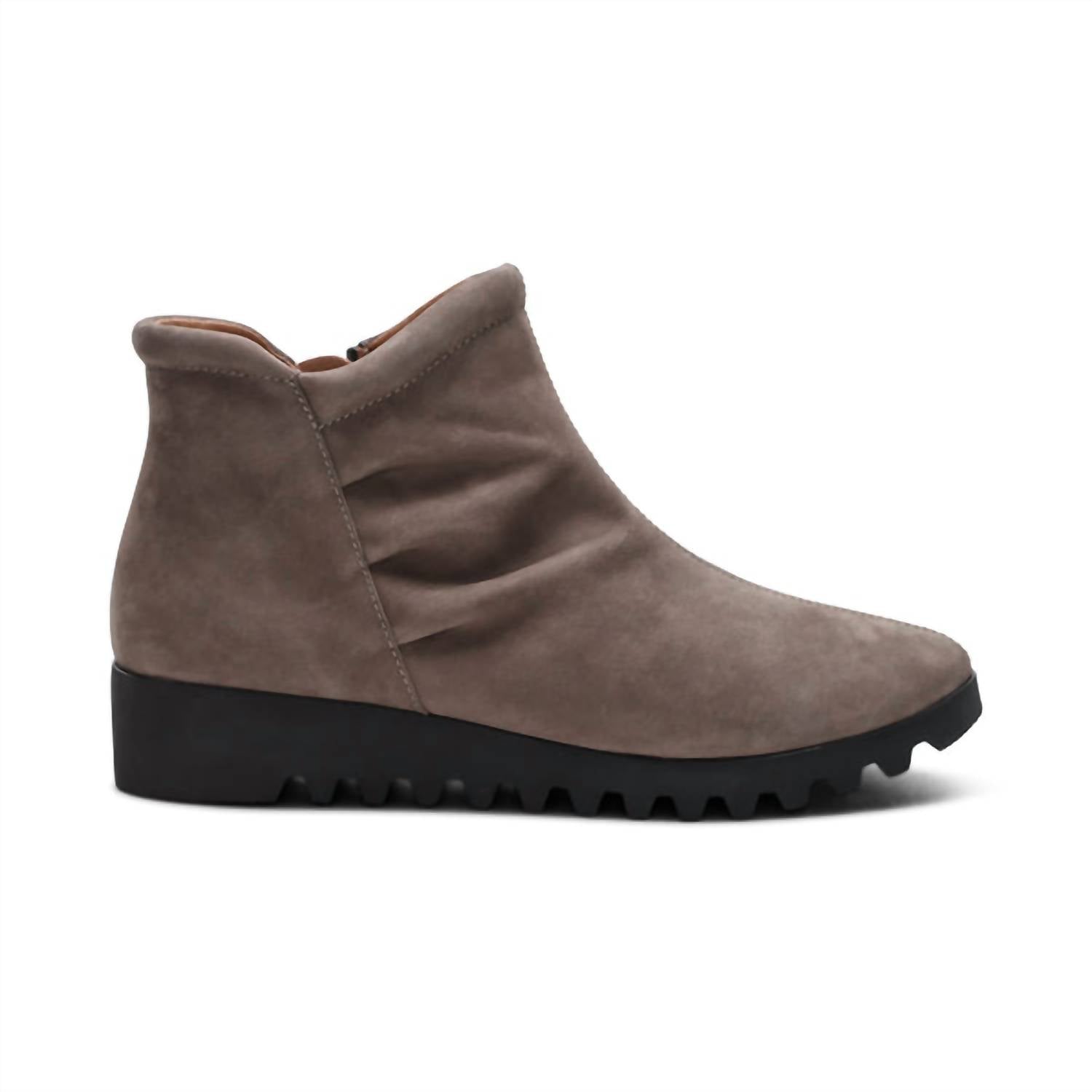 Женские ботинки Zoey Slip On в темно-серо-коричневом нубуке Aetrex — фото 2