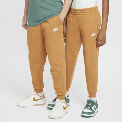 

Джоггеры Nike Sportswear Club Fleece, цвет Flax/White