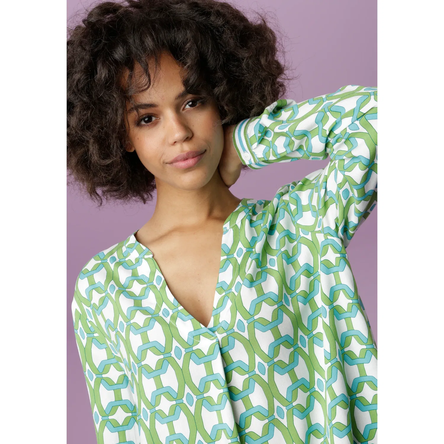 Женская блуза с графическим принтом Aniston CASUAL, Off-White/Apple Green/Turquoise — фото 3