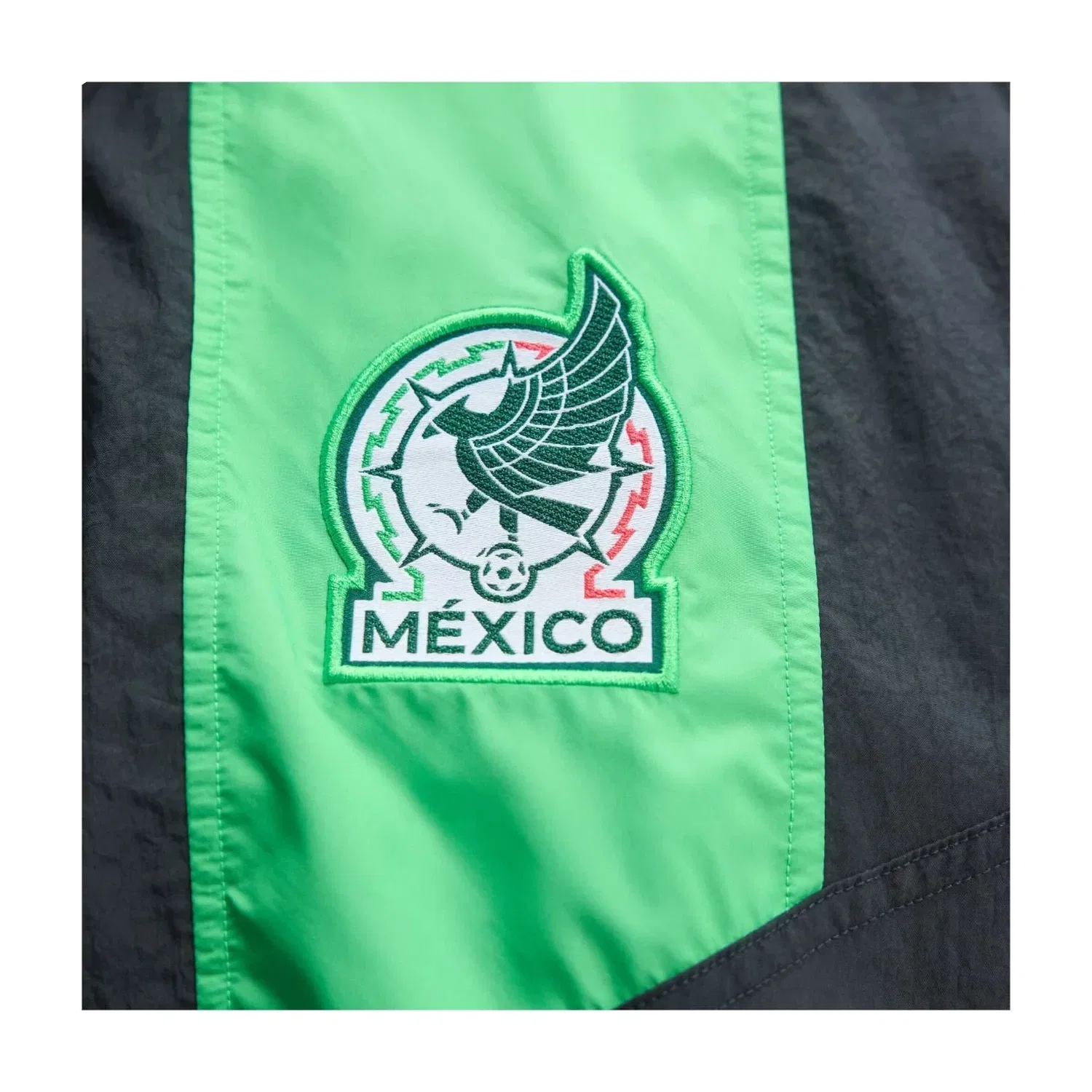 Мужская куртка с длинным рукавом Adidas Mexico EQT Track Jacket, черный — фото 2