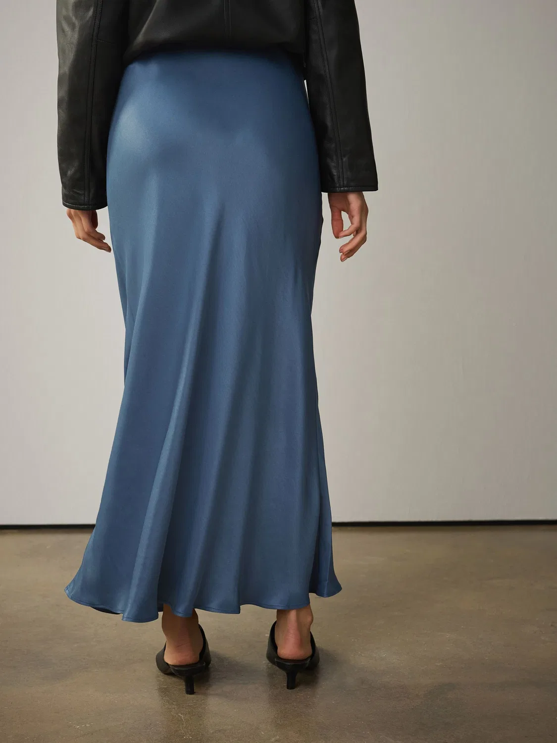Юбка миди сатиновая, синяя, Blue Satin Midi Skirt Next — фото 4