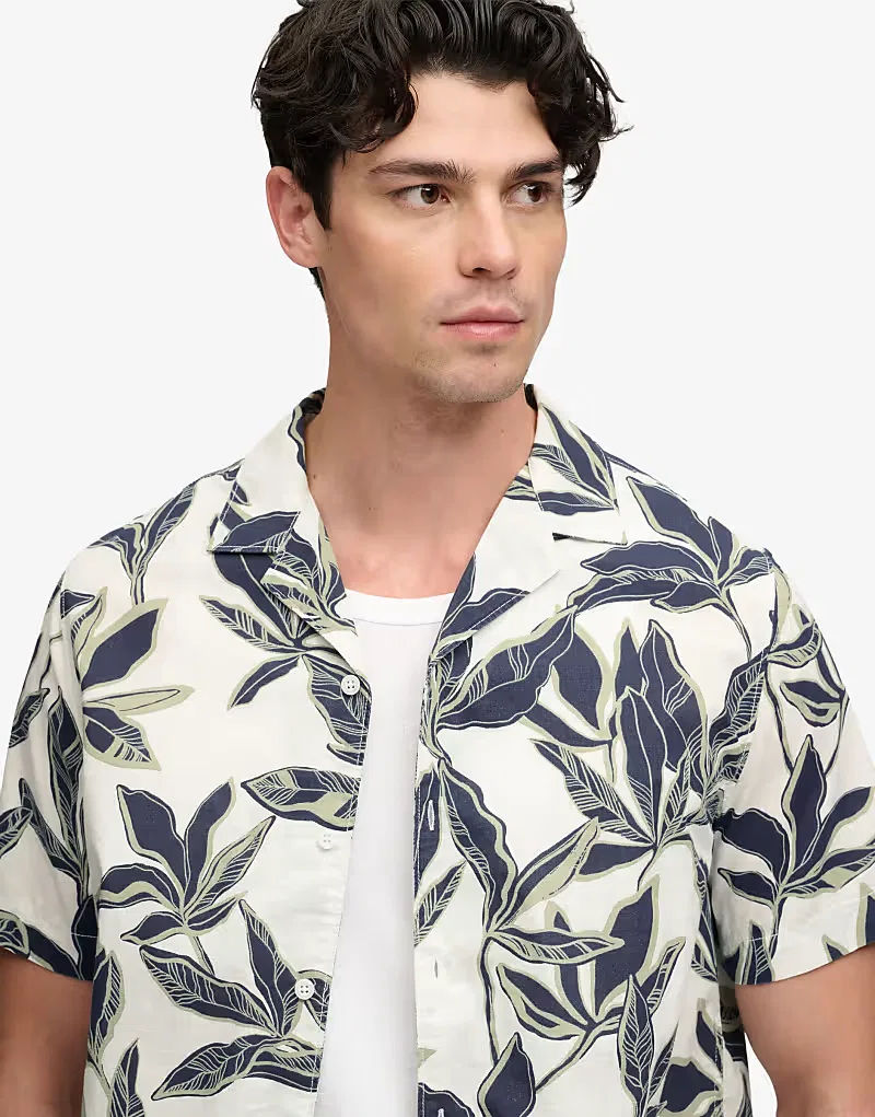 Рубашка Superdry Cabana с коротким рукавом для отдыха у бассейна, банановый лист (экрю) — фото 3