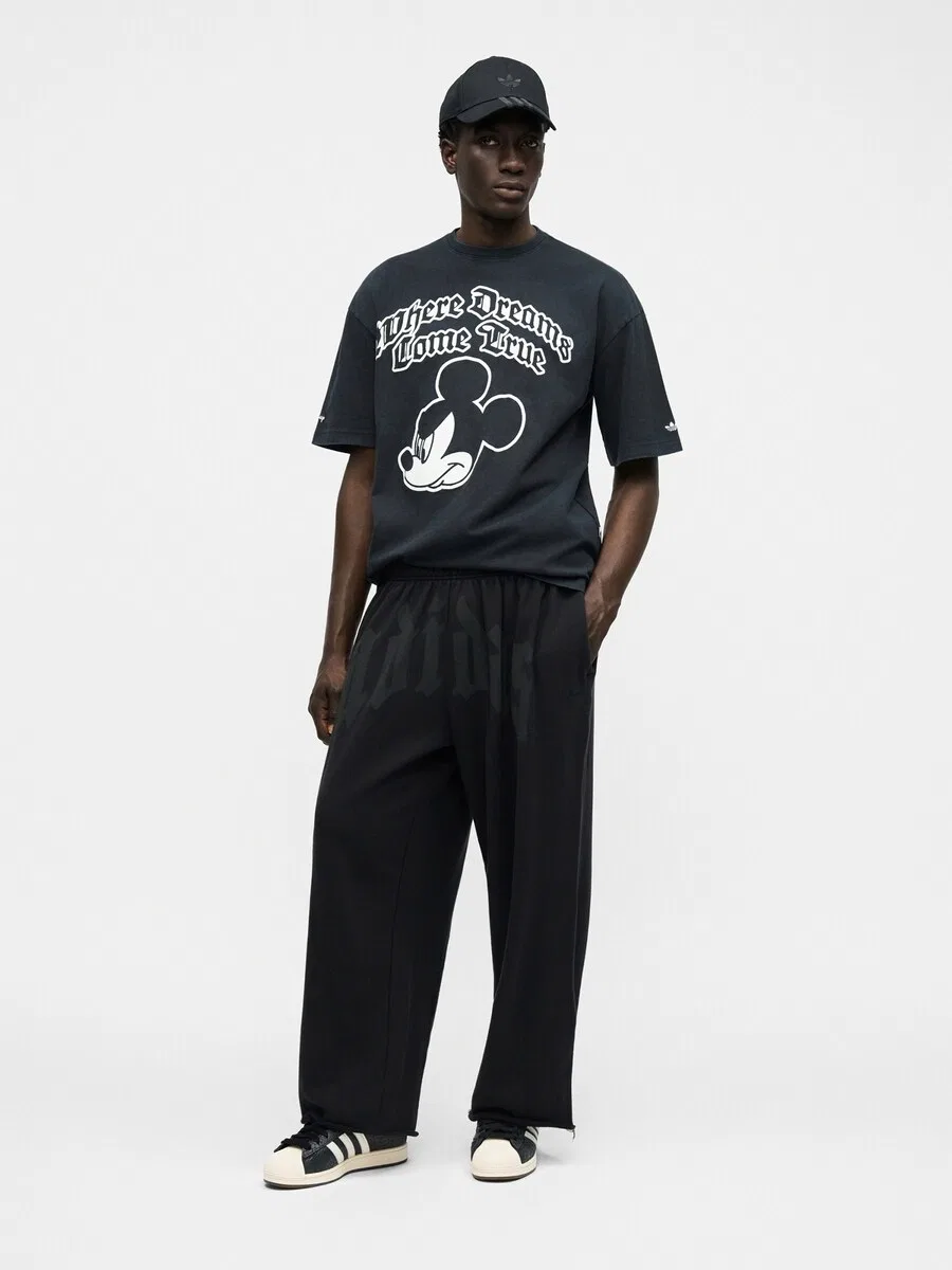 Футболка ADIDAS ORIGINALS 'Disney Micky Maus Dreams' черного цвета — фото 3