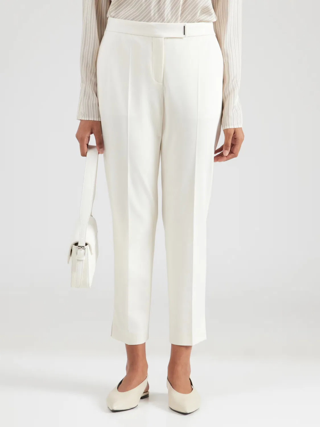 Брюки Boss Regular Pleated Pants Tapria белого цвета — фото 3
