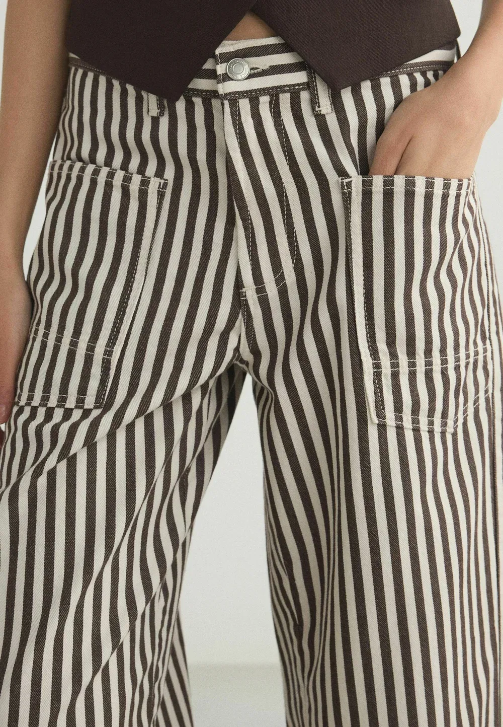 Джинсы прямого кроя с двумя карманами. Джинсы свободного кроя Next, Brown Cream Stripe — фото 4