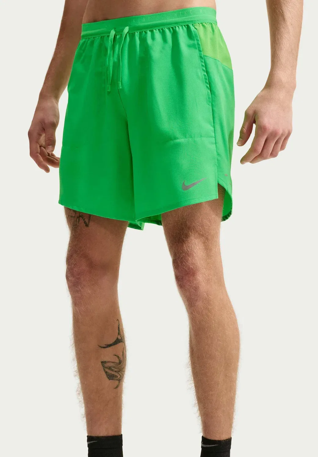 M nk df stride 7in bf short - спортивные шорты Nike Performance, Green Spark