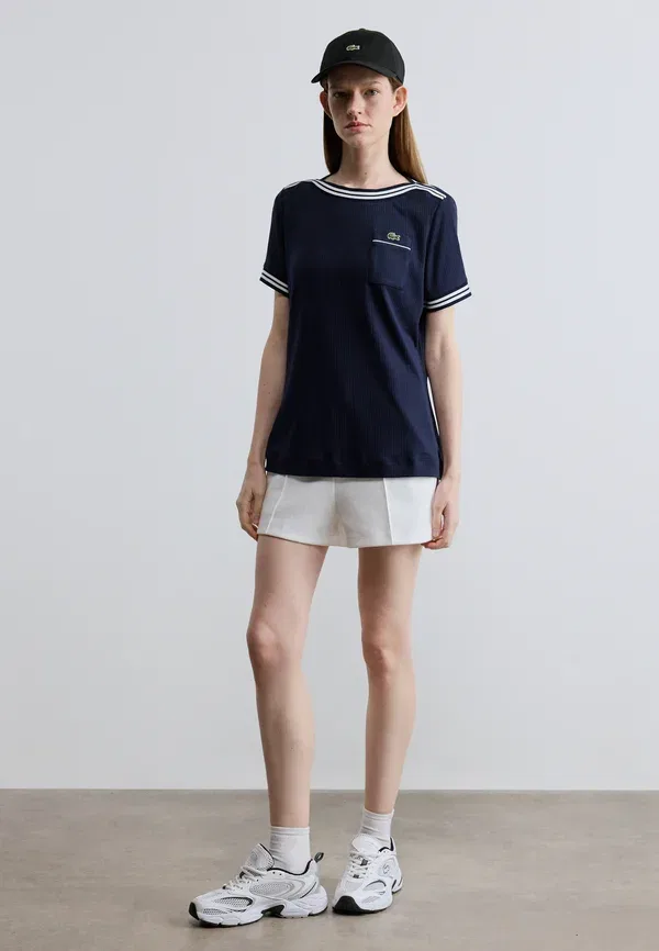 Футболка Lacoste Классическая, однотонная, бело-синяя — фото 2