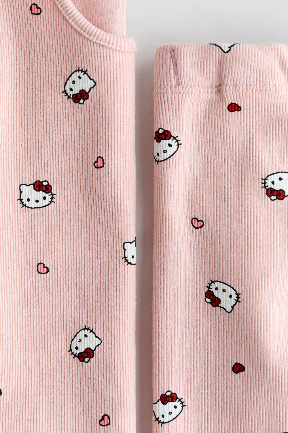 Хлопковый комплект из 2 предметов с принтом H&M, Helles Mattrosa/Hello Kitty — фото 3