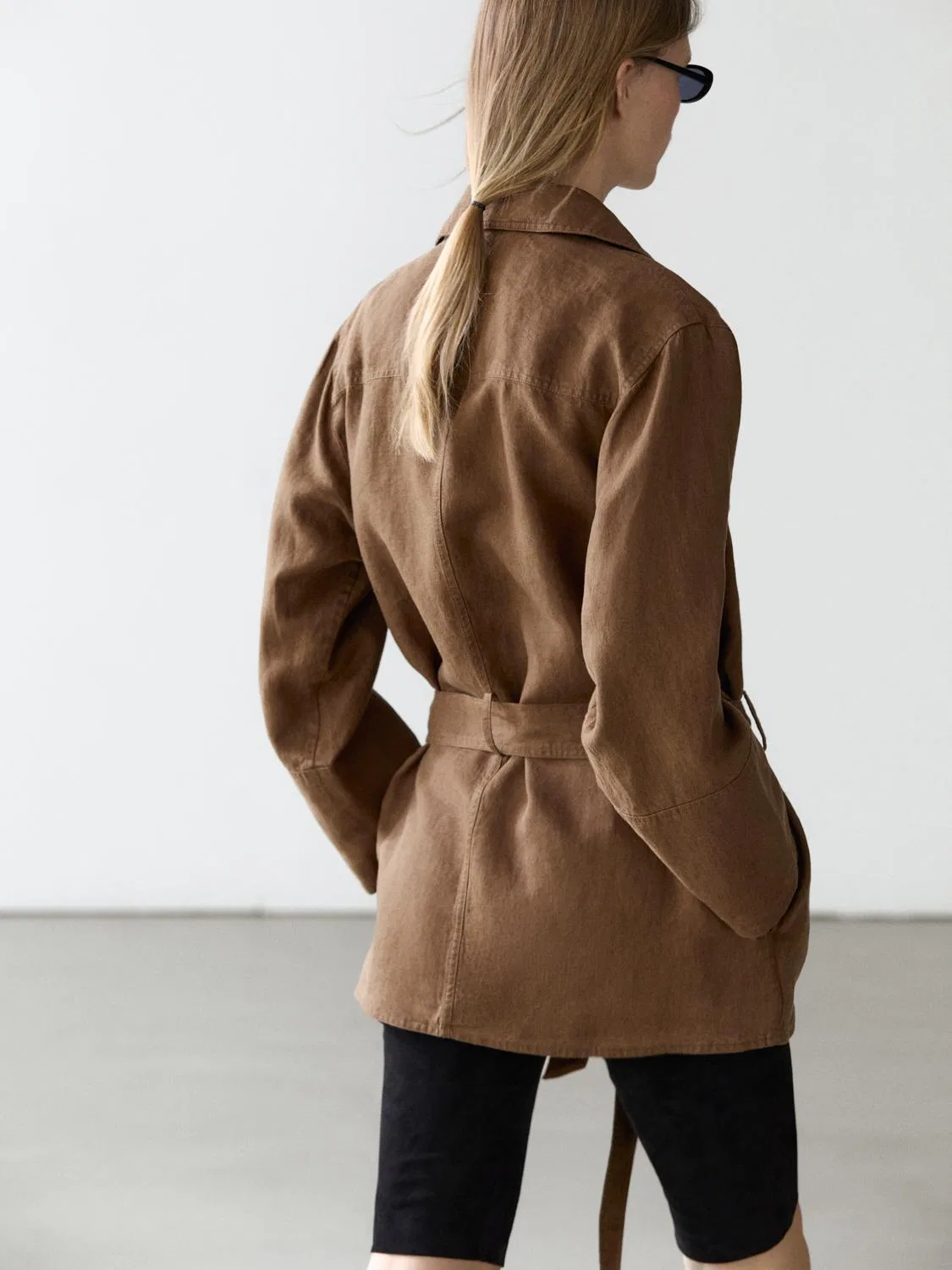 Блейзер из 100% льна с карманами и поясом Massimo Dutti, коричневый — фото 4