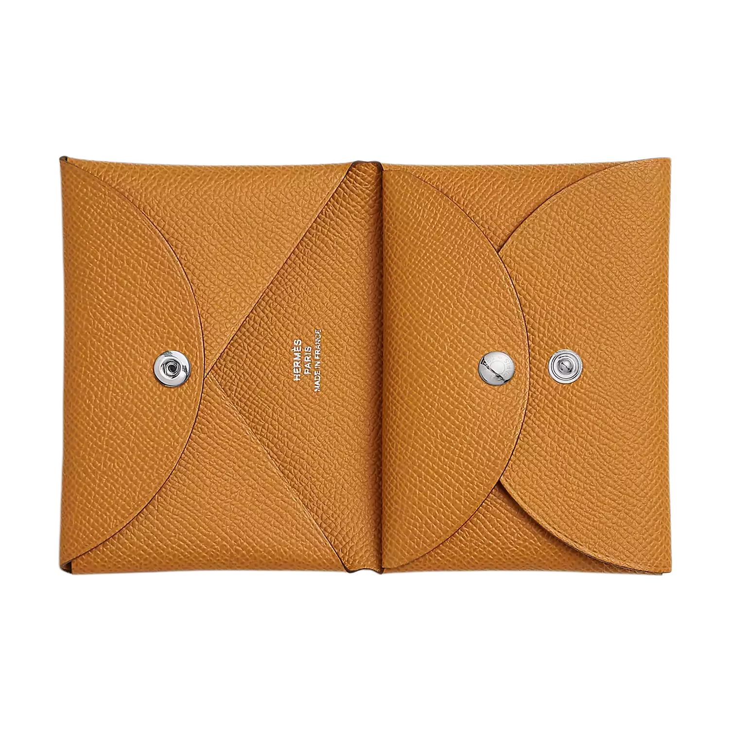HERMES Мини картхолдер Calvi Duo Epsom Calfskin женский 2S кунжутного цвета — фото 2