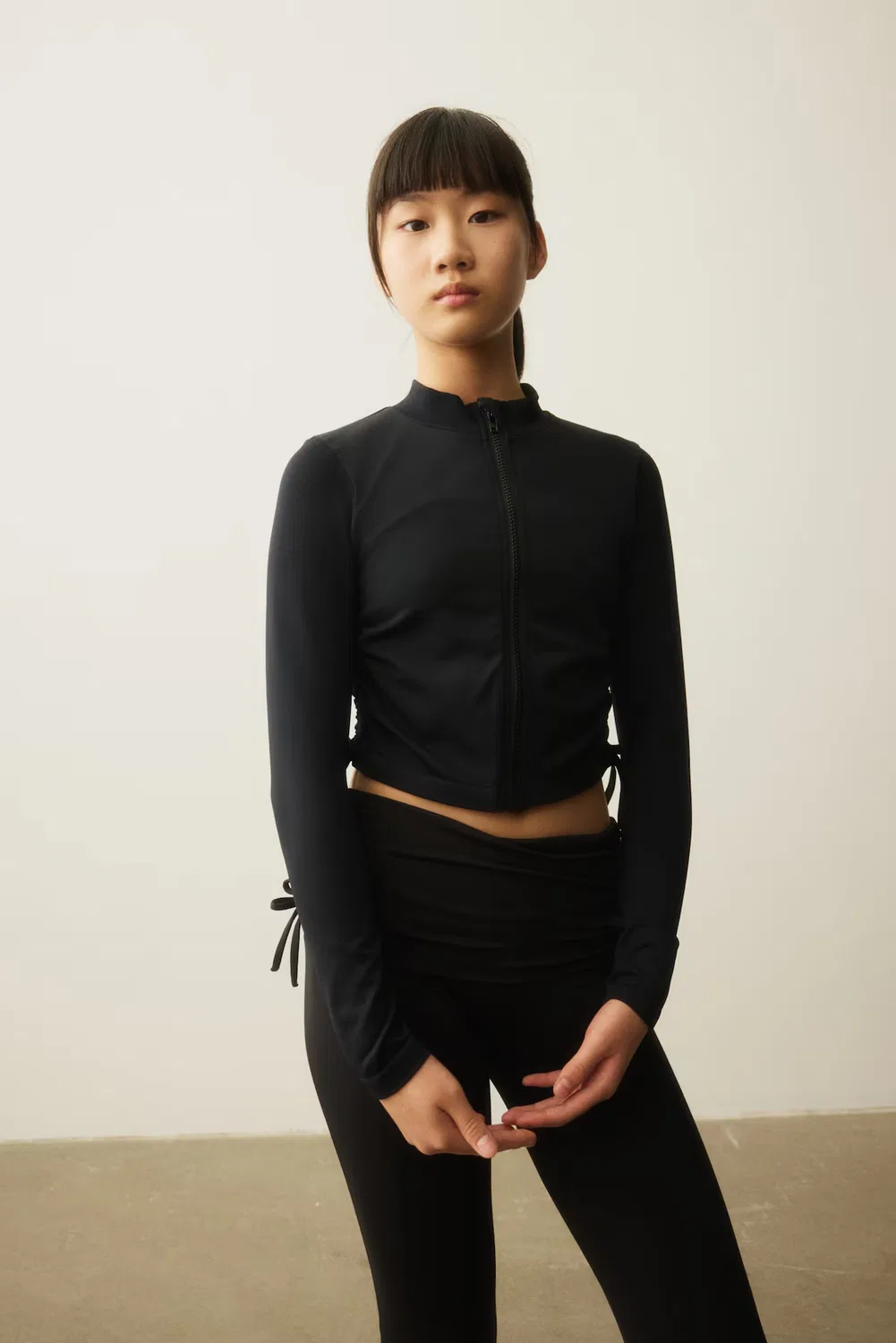 Спортивная куртка на молнии и с технологией Drymove H&M, Schwarz