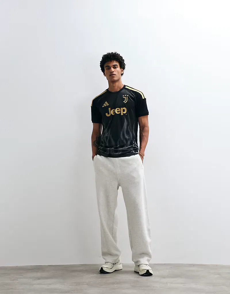 Футбольная третья футболка Ювентус сезона 26/27 от Adidas, черный — фото 2