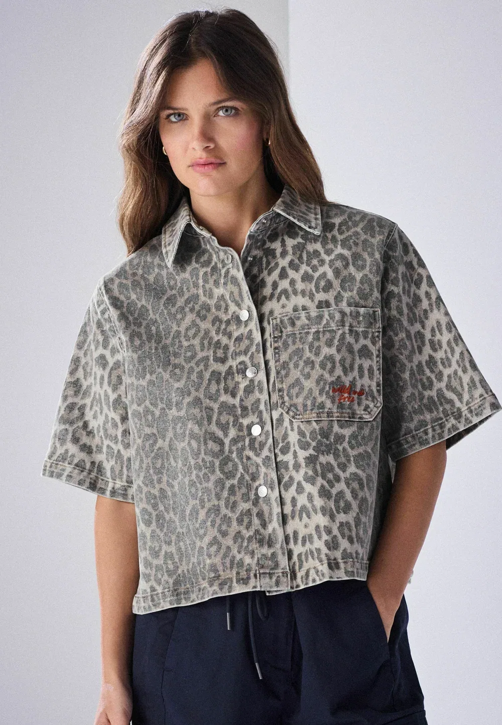 Рубашка из денима с коротким рукавом, прямого кроя, блузка на пуговицах Next, Leopard
