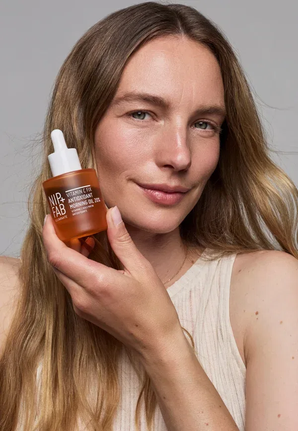Масло для лица с витамином C и антиоксидантами Vitamin c fix antioxidant morning oil 20% Nip+Fab, 30 мл — фото 2