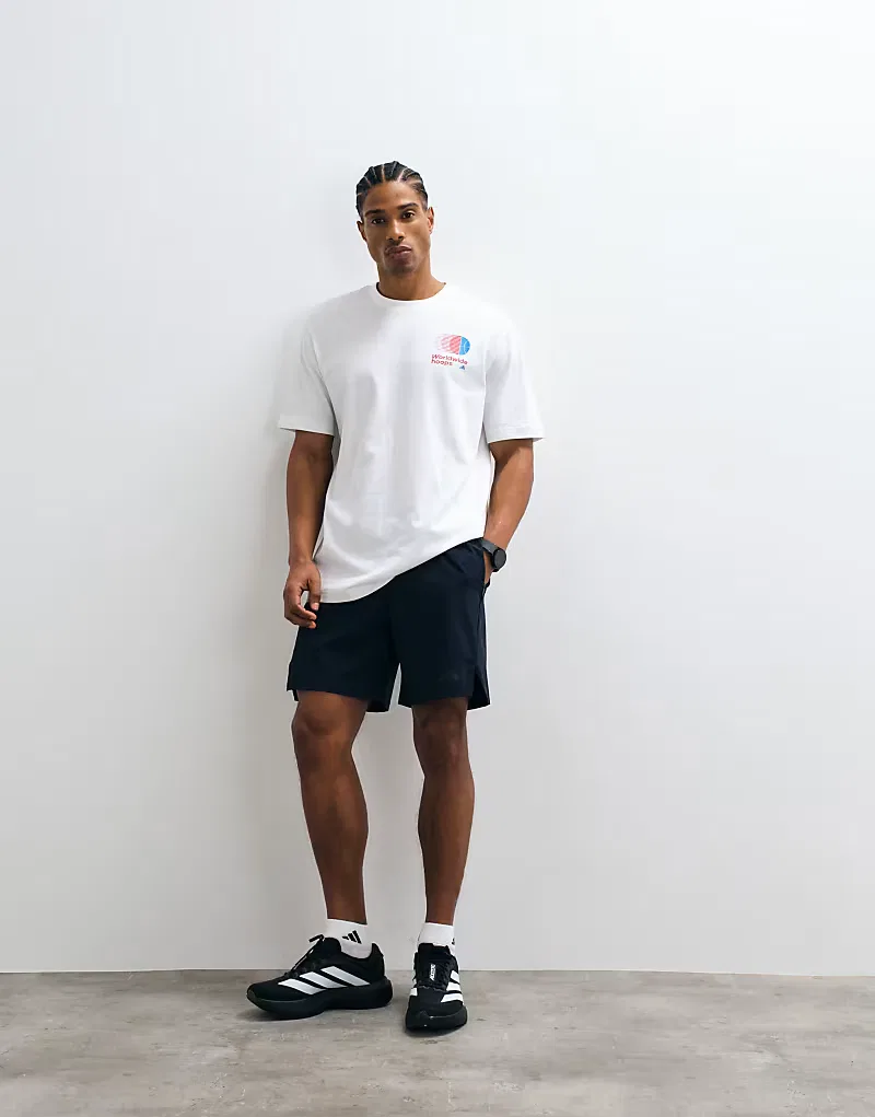 Тренировочная футболка Adidas с баскетбольным принтом на спине, белая — фото 2