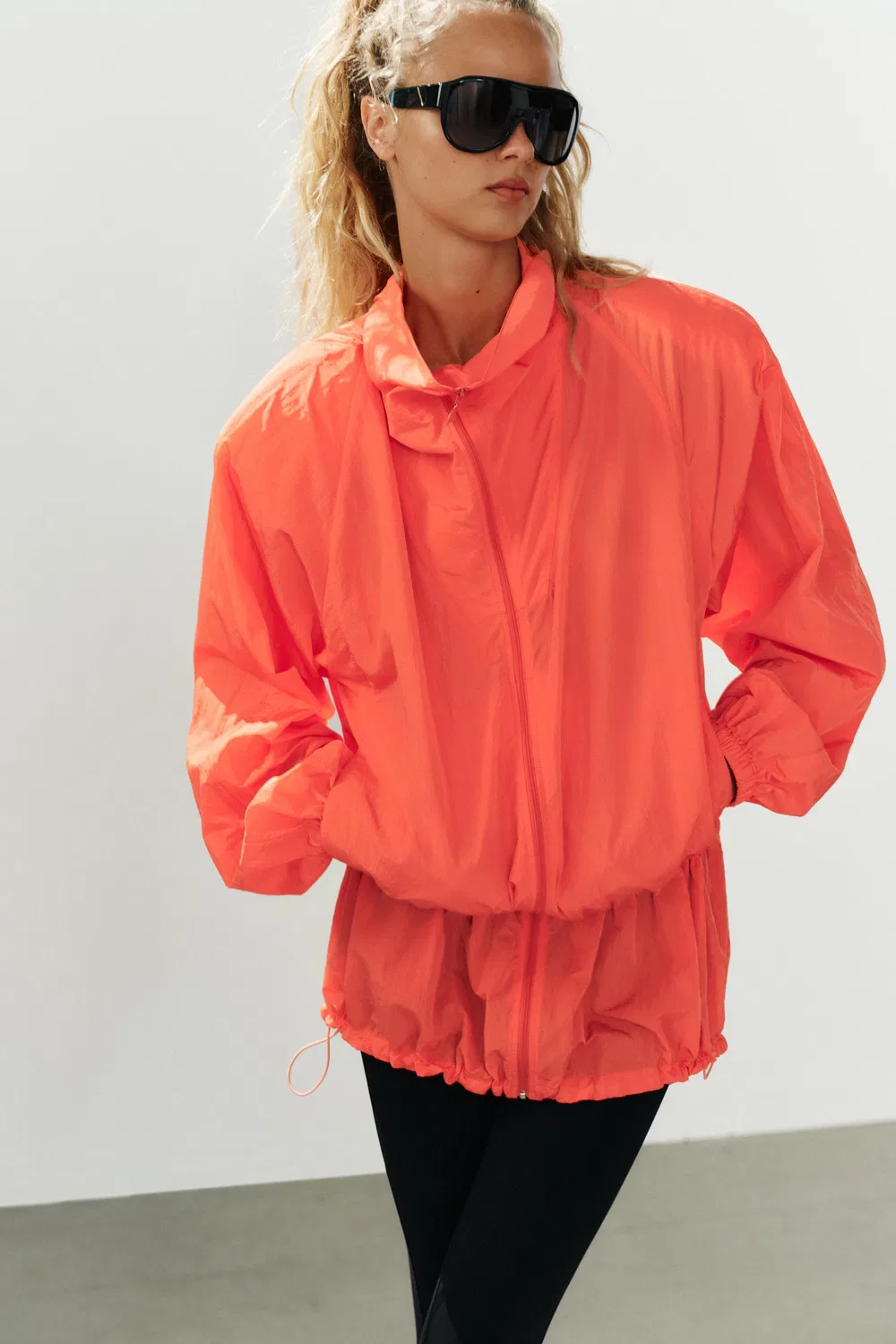 Куртка из технической ткани с наплечниками и застежкой-молнией. ZARA, Neon orange — фото 3