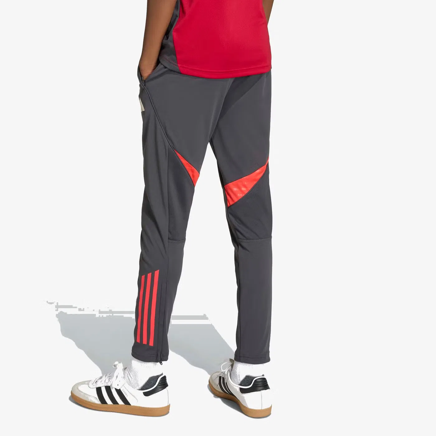Штаны тренировочные с влагоотводящей технологией Liverpool FC Tiro 25 Adidas, черный — фото 3