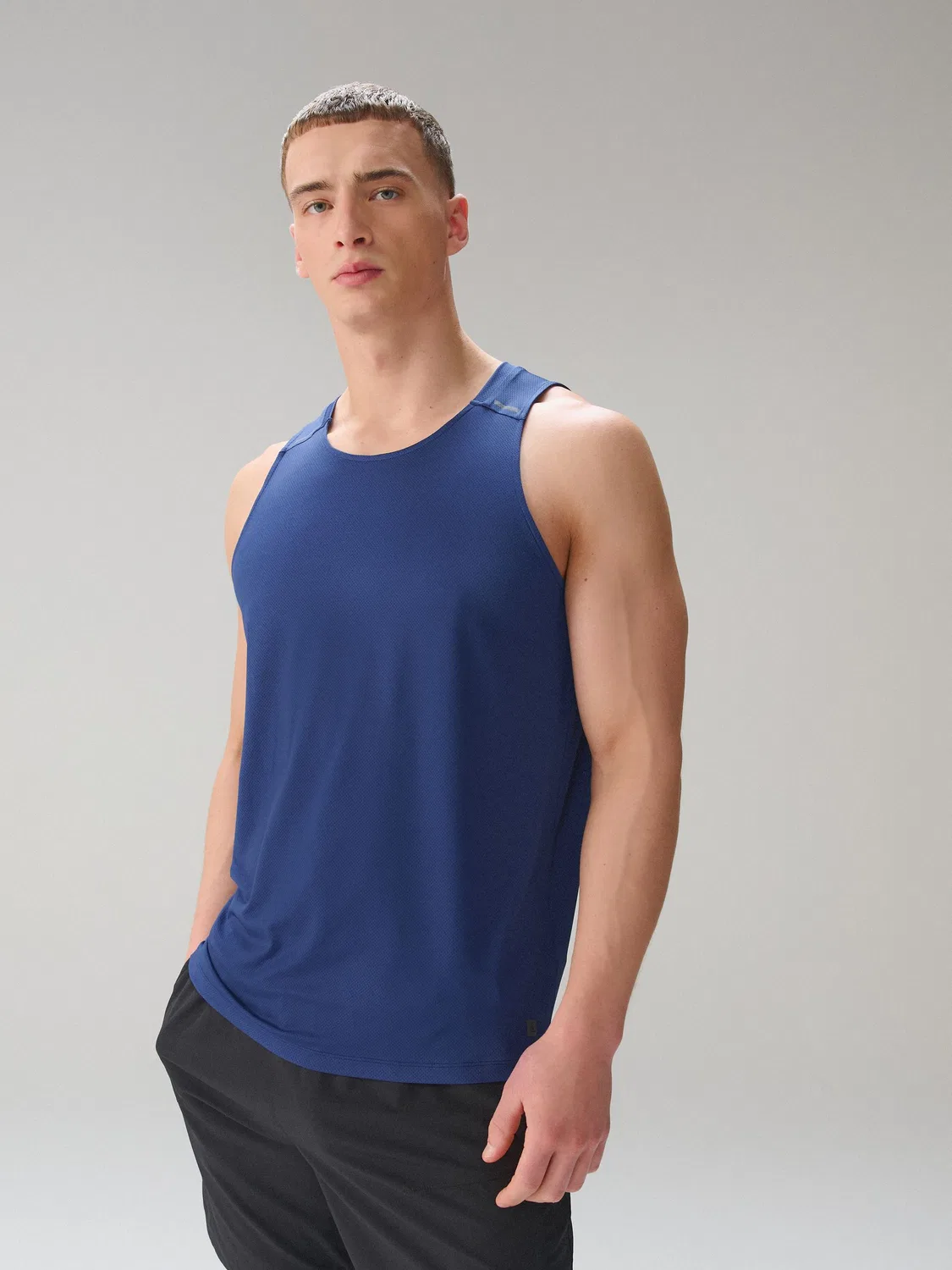 Майка тренировочная Active Gym Training Top Next, черный/красный/угольно-серый — фото 2