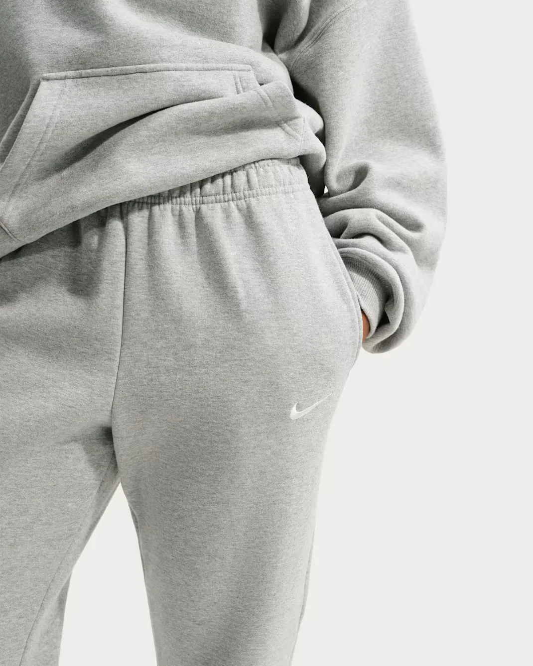 Женские спортивные брюки средней посадки Nike Studio Fleece Medium Weight, Dark Grey Heather/Sail — фото 2