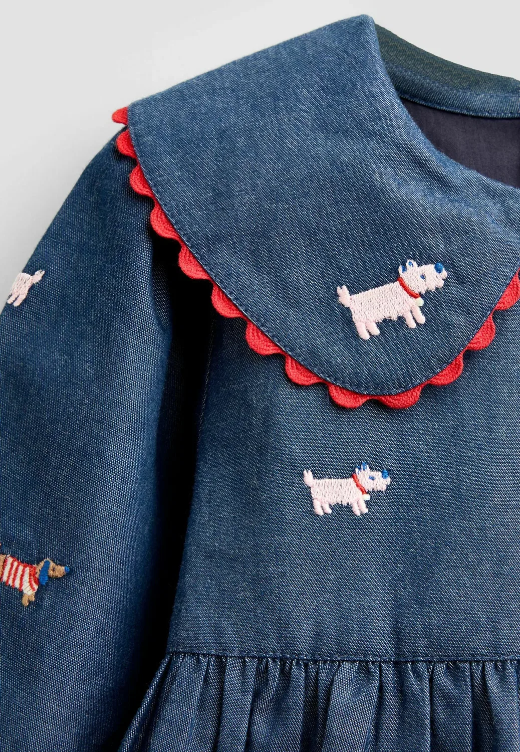 Платье с вышивкой - джинсовое платье Jojo Maman Bébé, Chambray Blue Pets — фото 4