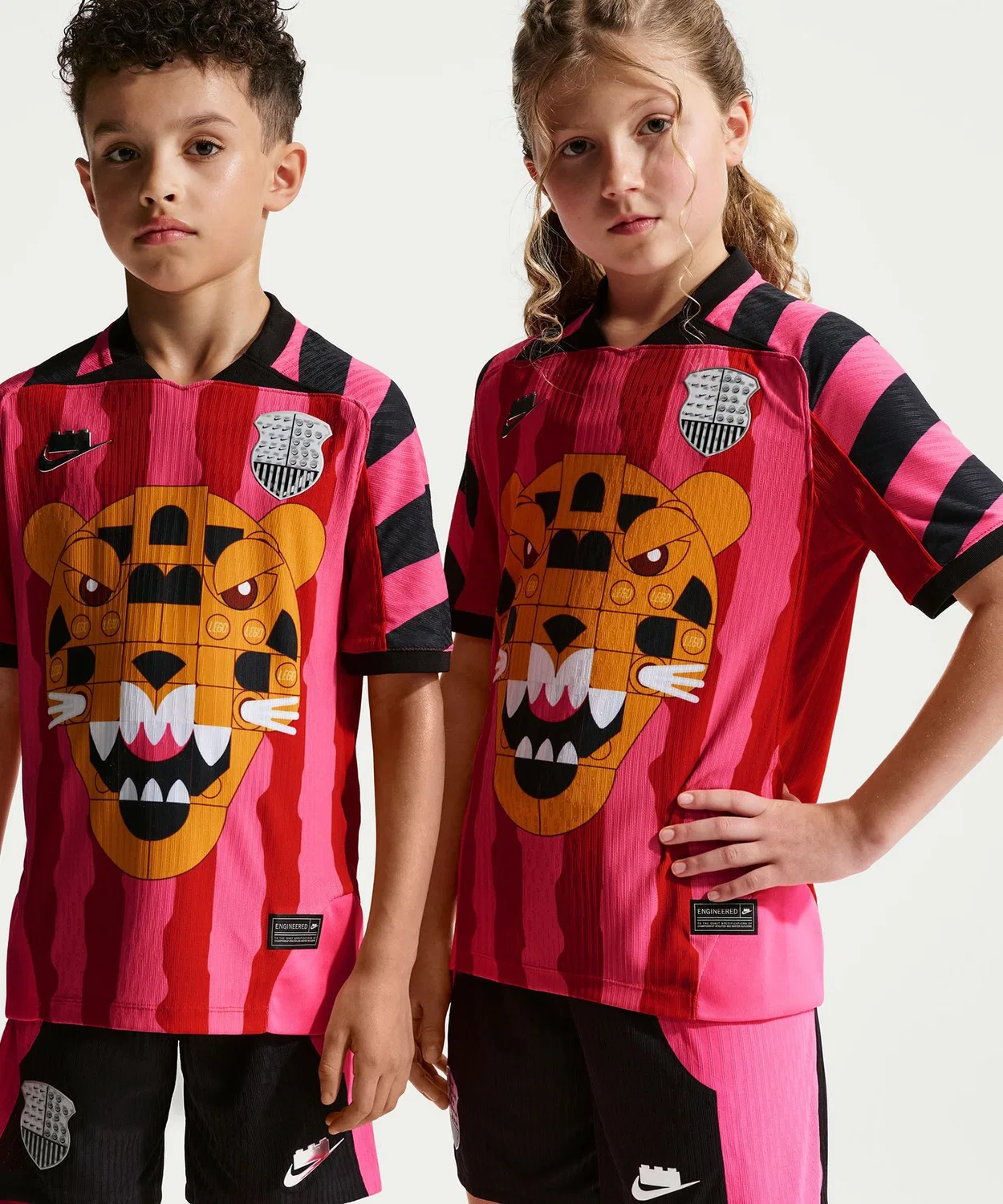 Детская футболка с принтом NIKE X LEGO COL AEROFIT J JSY NIKE, Pink — фото 2
