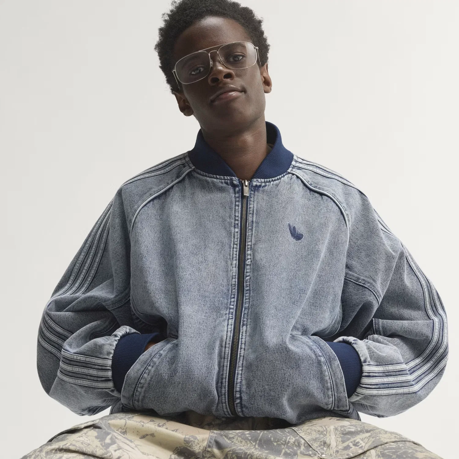 Мужская джинсовая куртка-олимпийка SST Track Top Adidas Originals, светлый деним — фото 3