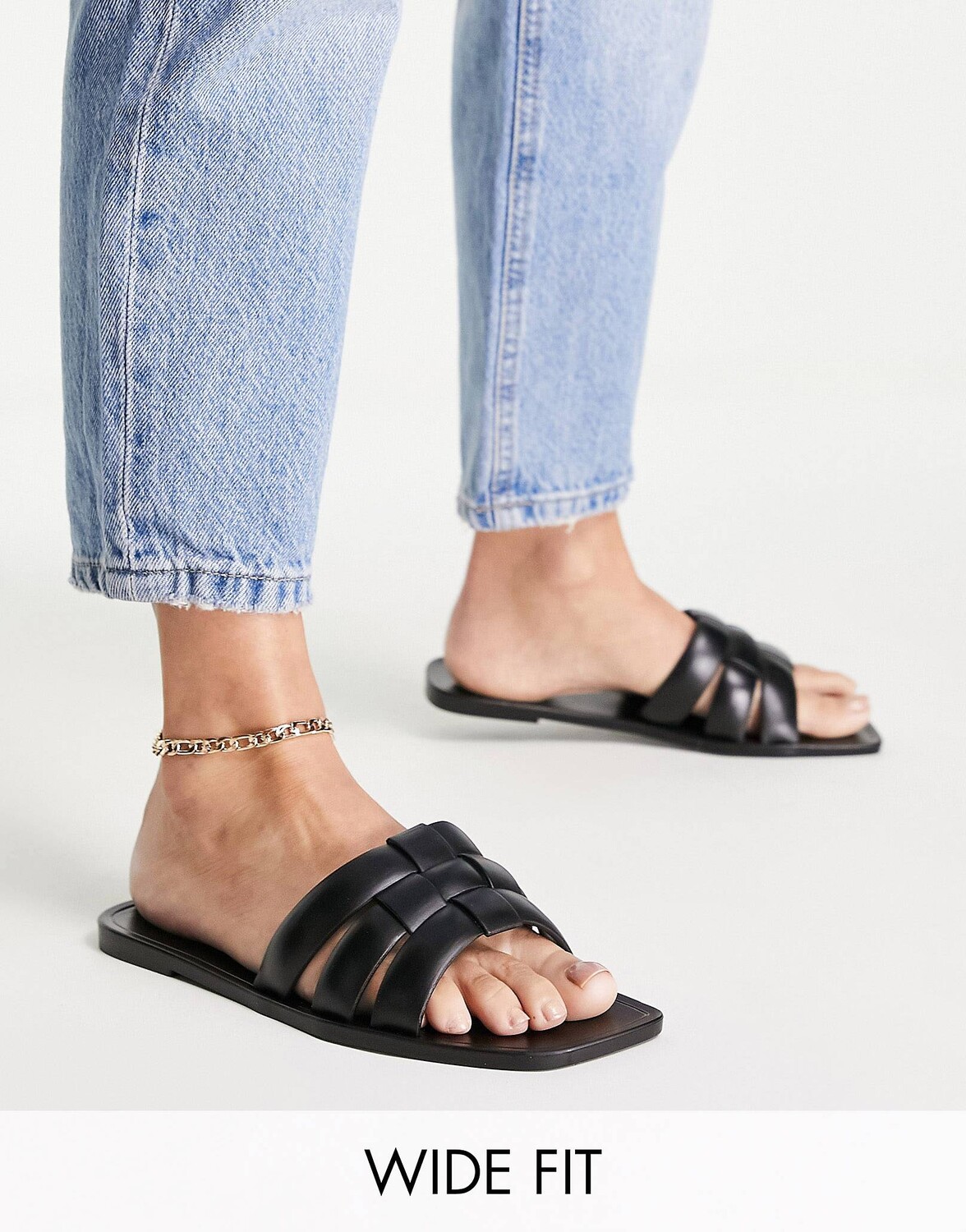 Черные плетеные мюли на плоской подошве с широкой посадкой ASOS DESIGN Fame