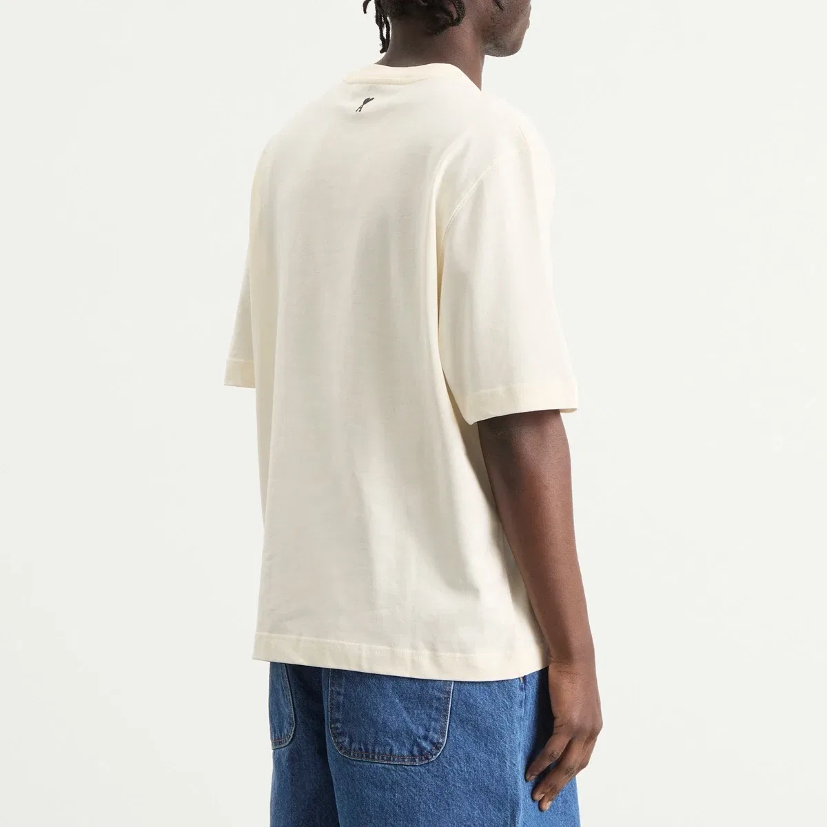 Футболка с коротким рукавом свободного кроя Boxy fit short sleeve t-shirt Ami Paris, Blanc Creme — фото 3