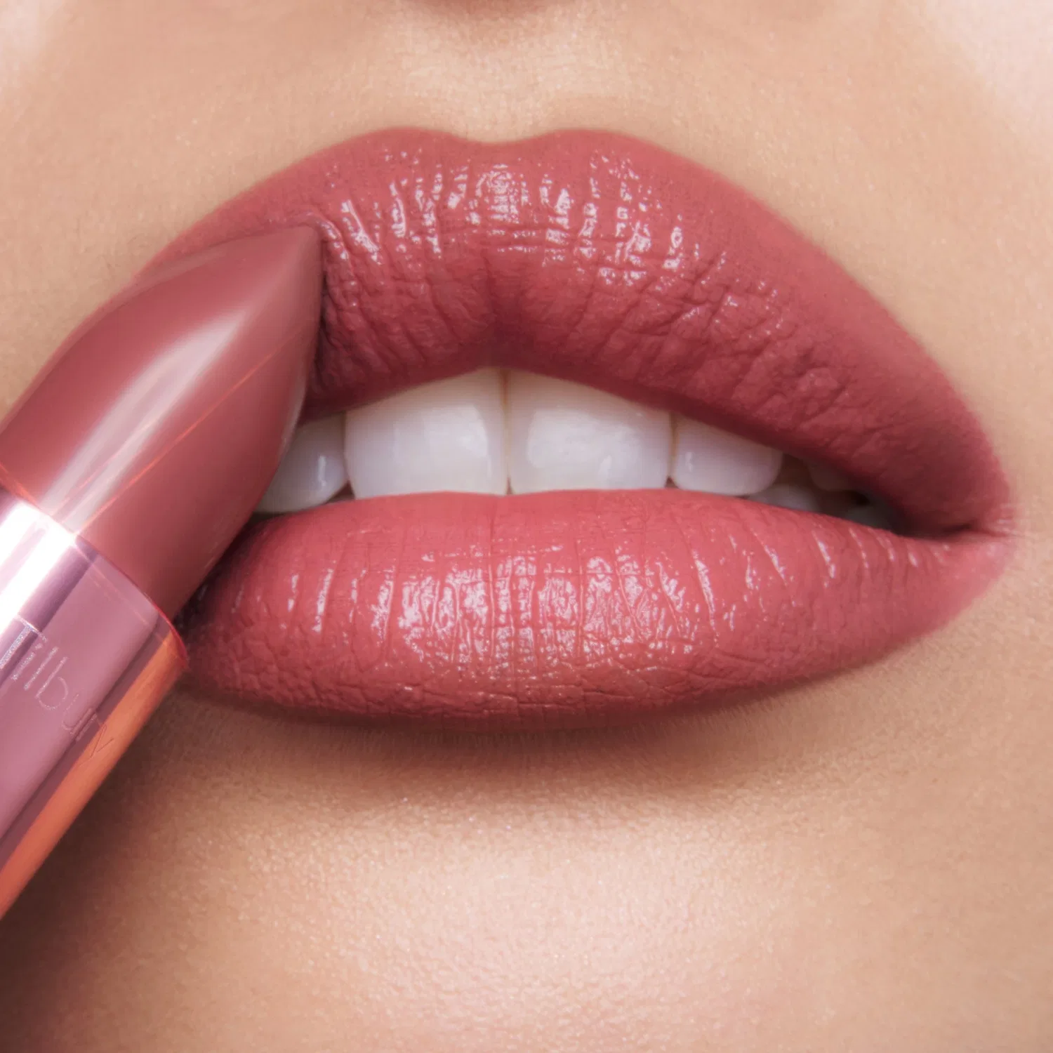 Помада K.I.S.S.I.N.G Charlotte Tilbury, 3.5 г, 90's Pink — фото 2
