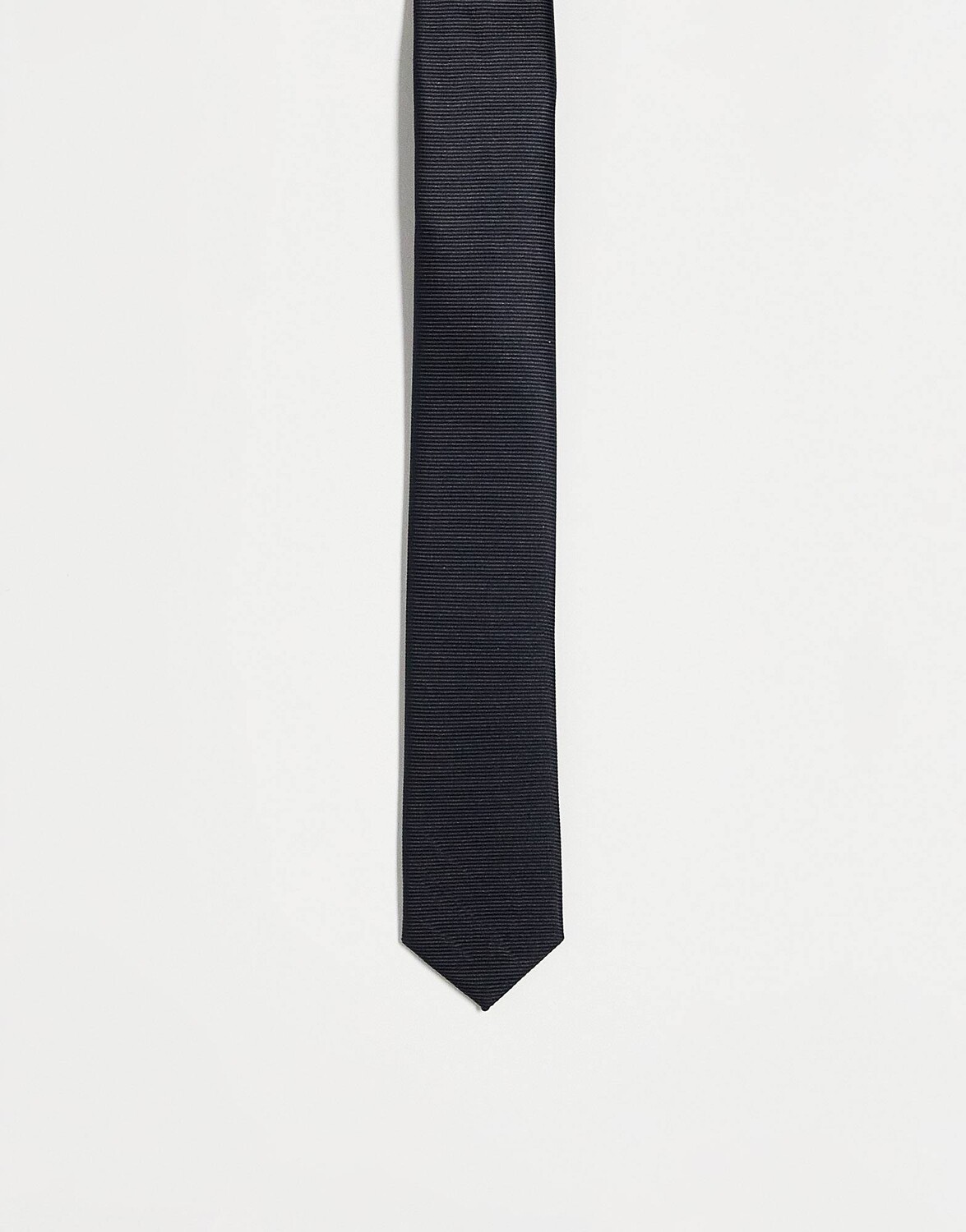

Черный узкий атласный галстук ASOS DESIGN
