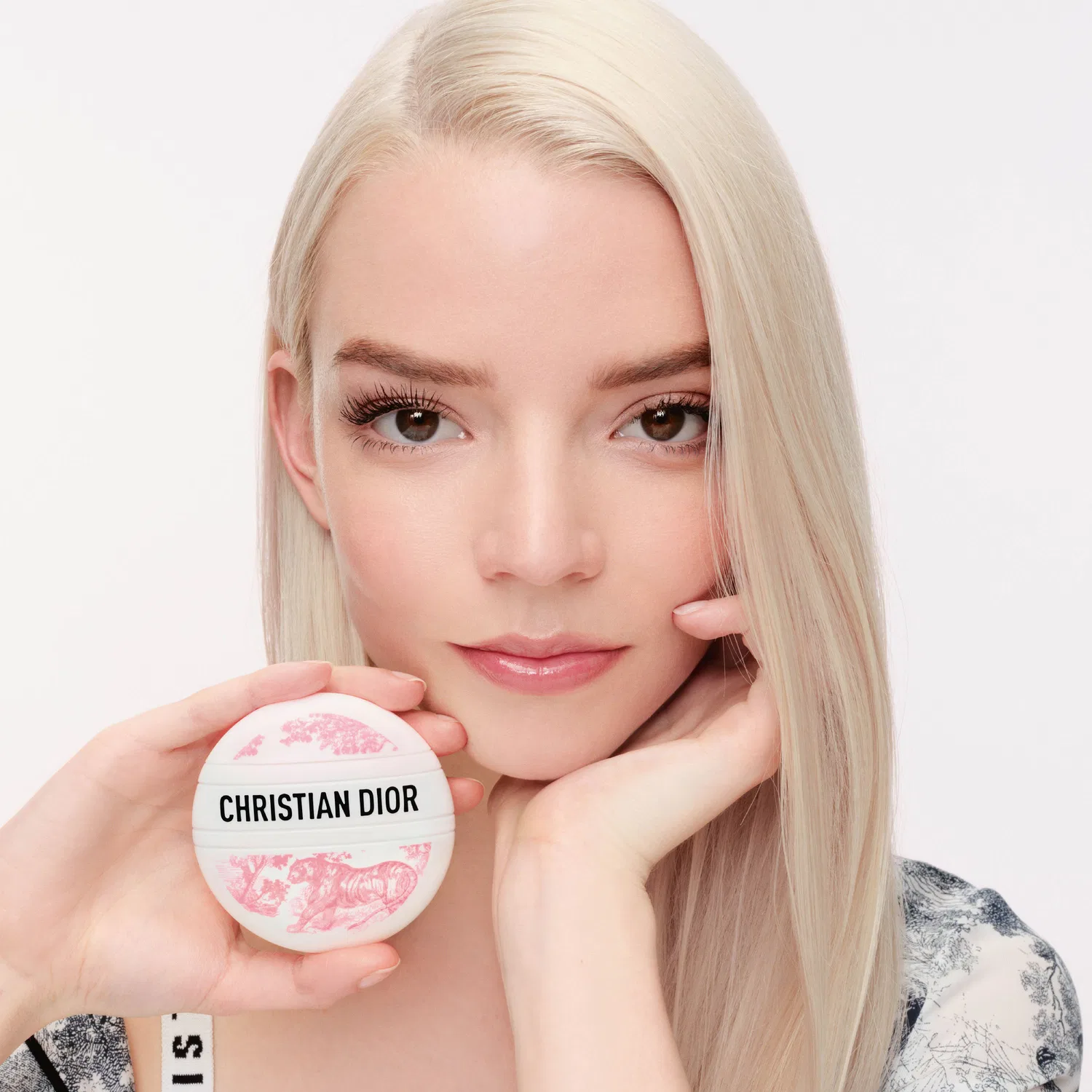 Женский набор для ухода за кожей и губами с бальзамом DIOR, Limited Edition Multi-Use Cream 50ml + Enchanting Lip Balm #001 3.2G, DIOR — фото 4