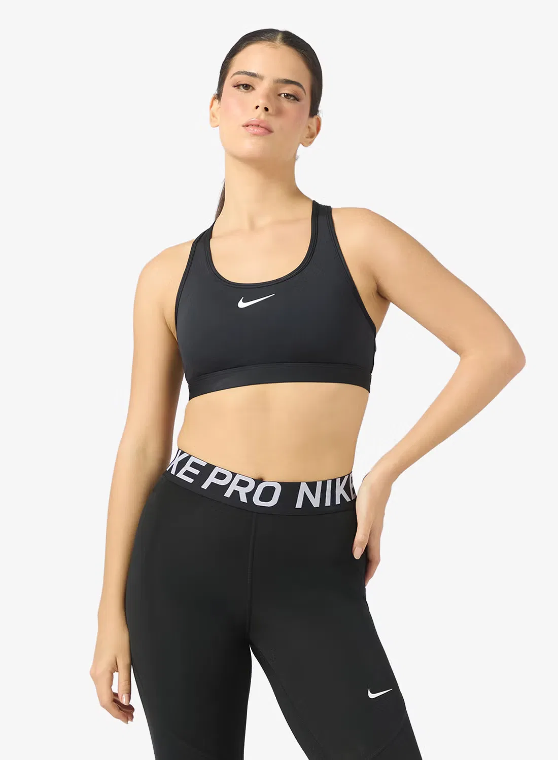 Спортивный топ без пуш-апа Swoosh Nike, черный
