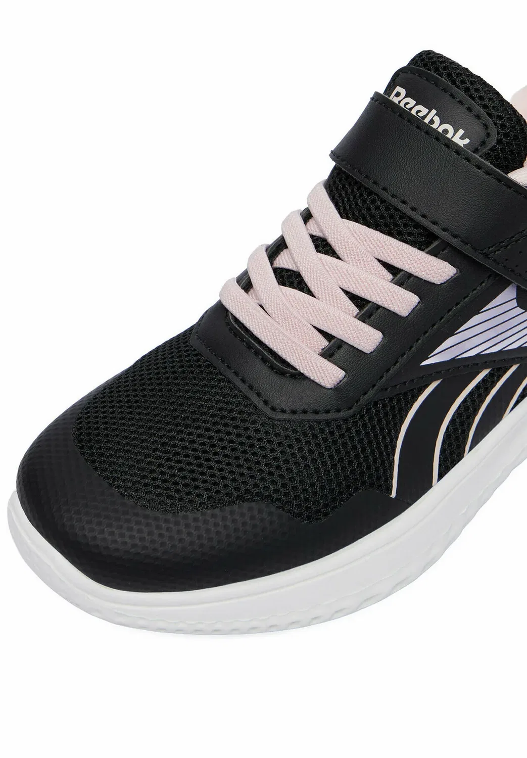 Девушка в кроссовках 5907964221418 - кроссовки Reebok, Black — фото 4