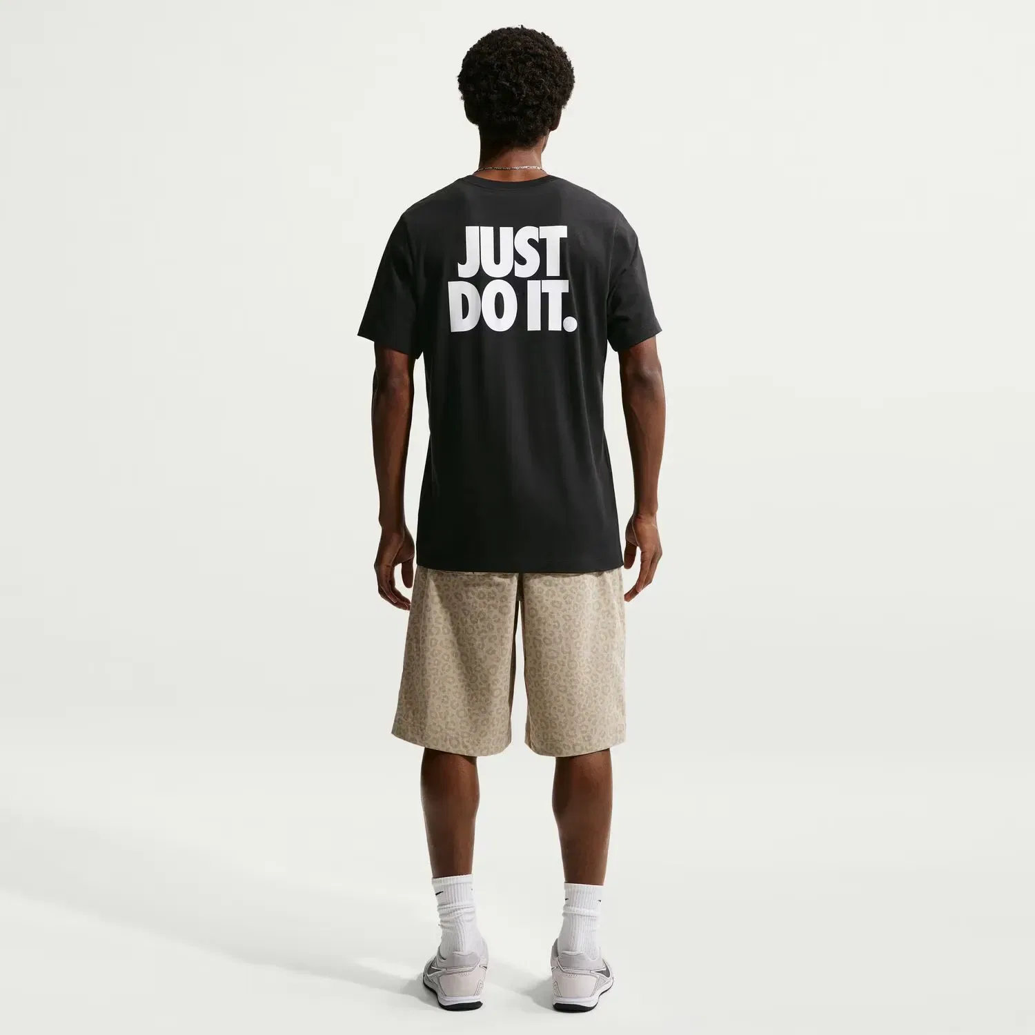 Мужская футболка свободного кроя Nike Sportswear Essential, Nike, Negro — фото 2