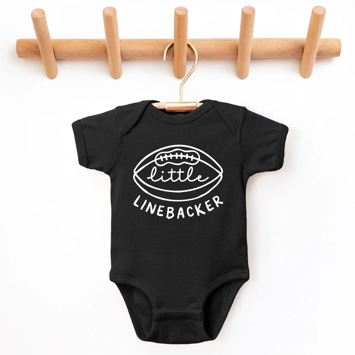 Детский боди-комбинезон с коротким рукавом с принтом Little Linebacker The Juniper Shop, Black — фото 2