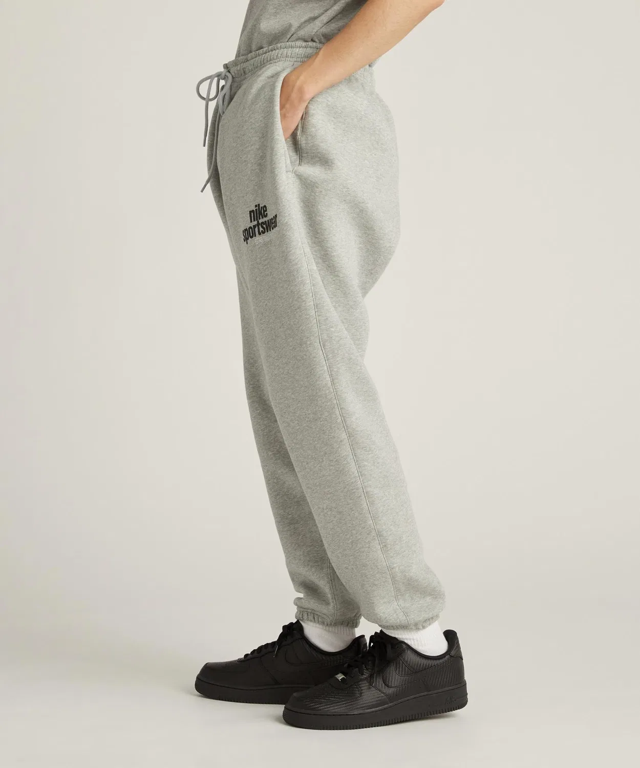 Мужские спортивные штаны из футера с брендом Nike, модель Club, Dark Grey Heather — фото 4