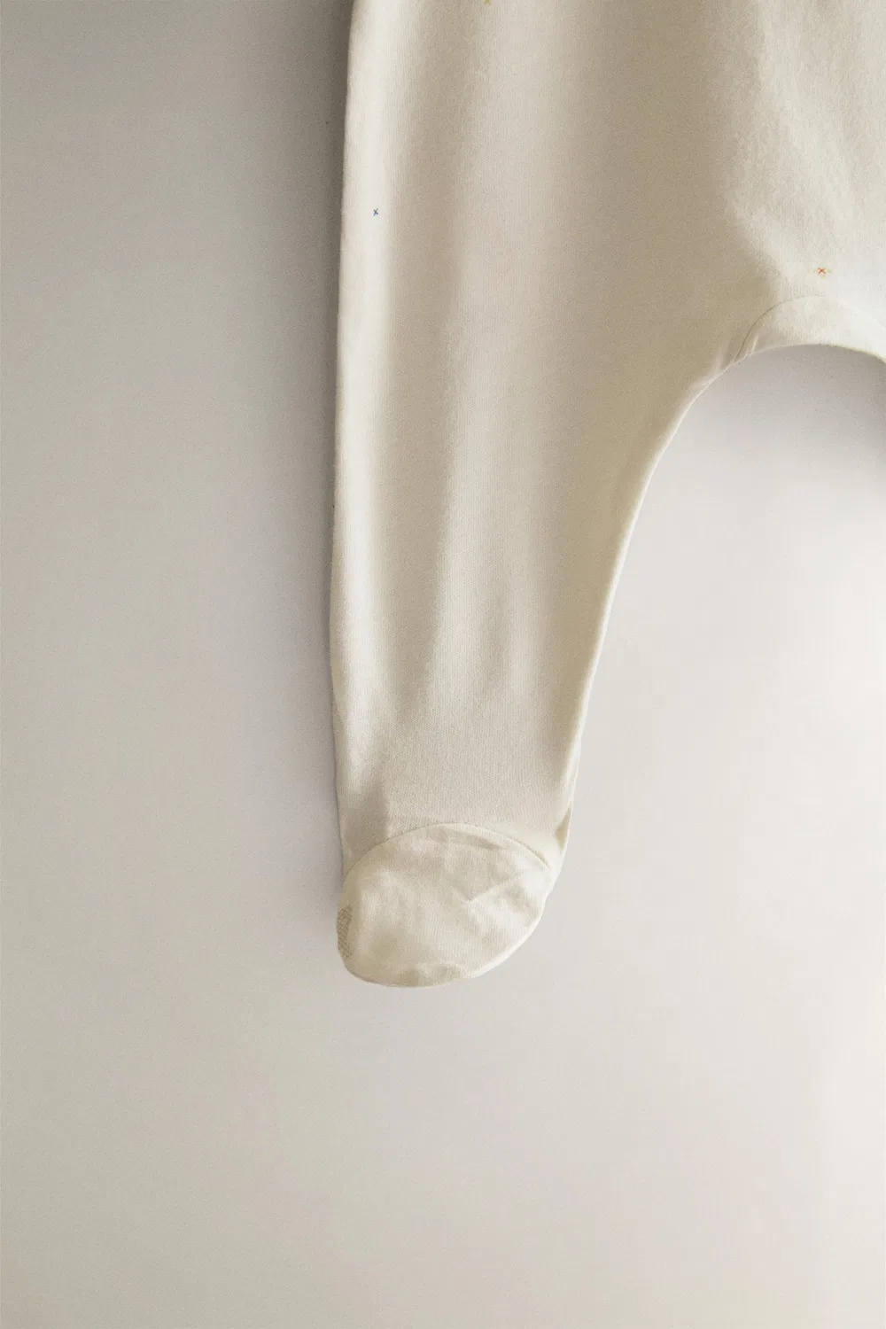 Набор для новорожденного с кроликами и цветами. ZARA, Oyster-white — фото 3